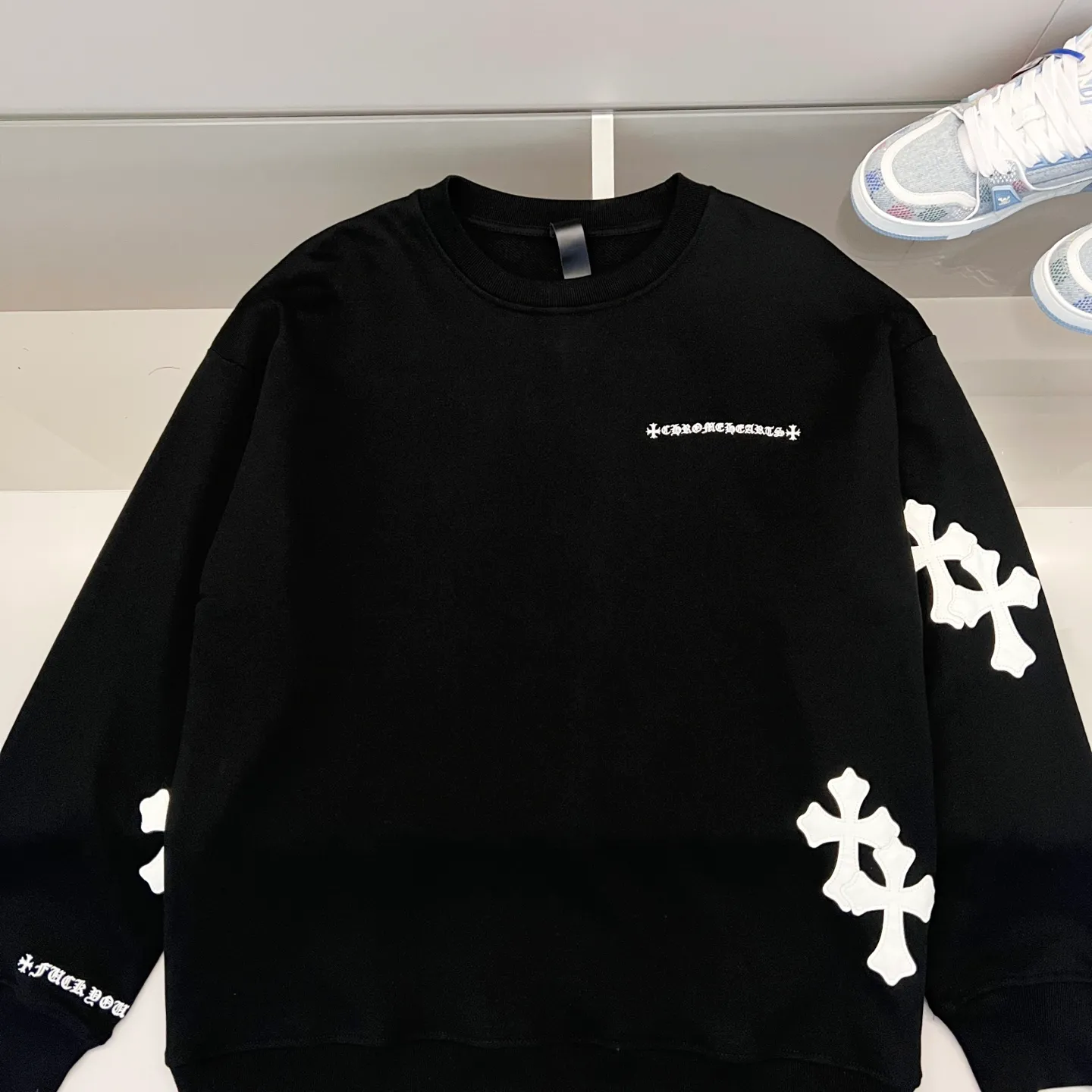 🅿️250 chrome hearts/Chrome Hearts 420g pure cotton round neck sweatshirt Sanskrit embroidery🪡 Letter LOGO logo leather label✝️Cross craft Official synchronization 1:1 original mold opening Fashion personality Versatile trend Pure original quality Original washed fabric Tag Collar label Washed wheat Three complete labels Color: Black. White. Size: XS-L